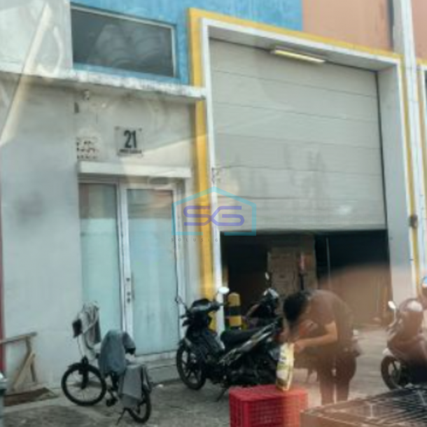 Disewakan Gudang Akses Container 40 Feet Luas Bangunan 230 m²  di Jakarta Timur-1