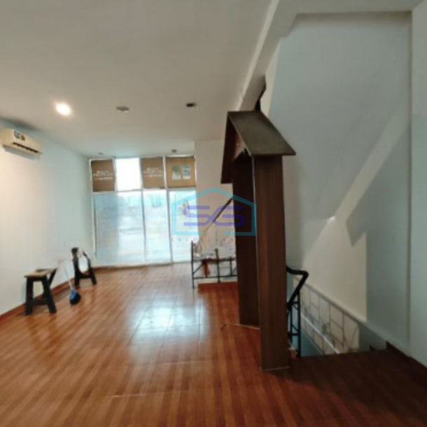 Dijual Ruko Luas Bangunan  185 m² Lokasi Bebas Banjir di Harapan Indah Bekasi-2