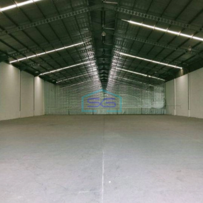 Disewakan Gudang Bagus Ada Loading Dock Dan Almunium Foil di Gunung Putri Bogor