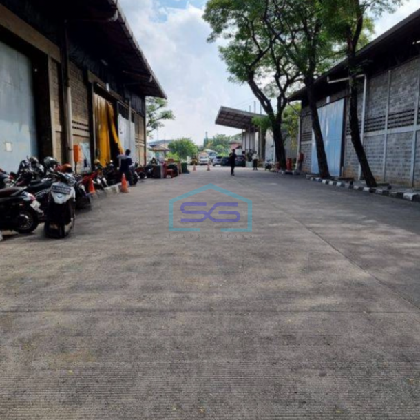 Disewakan Gudang Murah Strategis Rapih Pinggir Jalan LB 672m2 Cakung Jakarta Timur-2