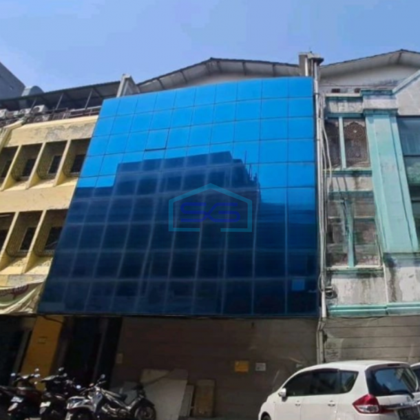Dijual Ruko 3 Lantai Luas Bangunan  350 m² di Kramat Jakarta Pusat-1