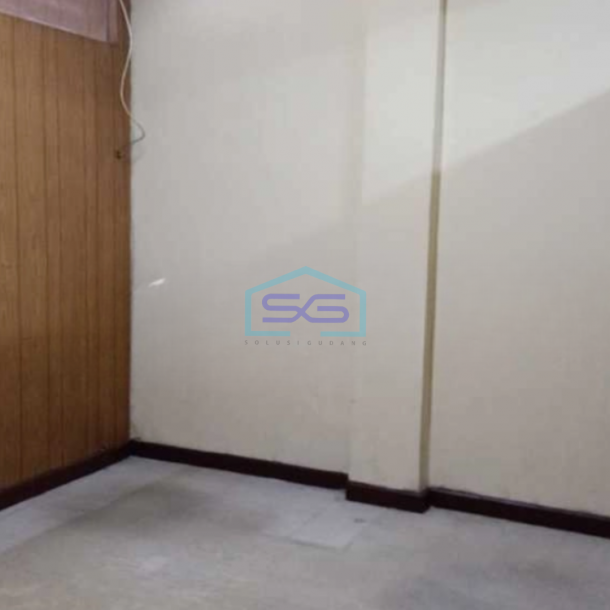 Disewakan Ruko Siap Pakai Luas Bnagunan  225 m² di Pangeran Jayakarta Jakarta Pusat-1