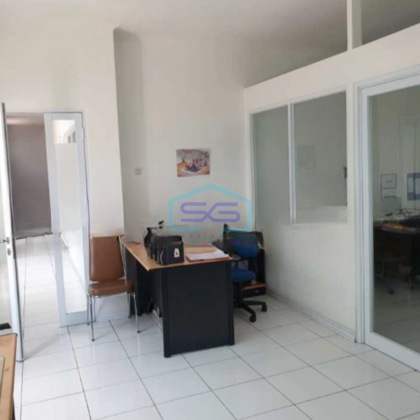 Disewakan Ruko Luas Bangunan  300 m² di Pantai Indah Kapuk Jakarta Utara-1