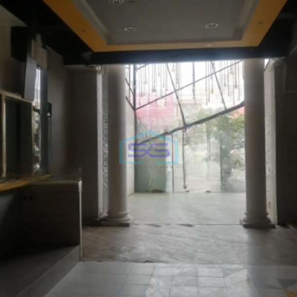 Disewakan Ruko Lokasi Strategis Luas Bangunan  200 m² di Pantai Indah Kapuk Jakarta Utara-1
