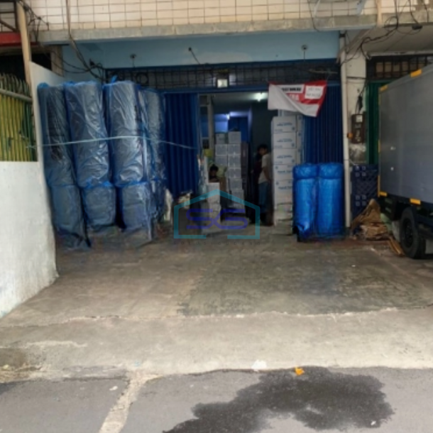 Disewakan Ruko Bebas Banjir di Pangeran Jayakarta Jakarta Pusat Luas Bangunan  240 m²-1