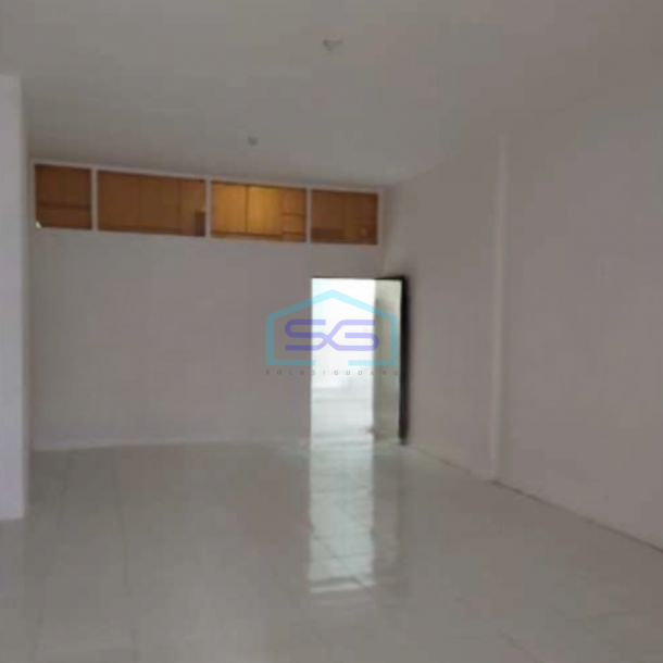 Disewakan Ruko Luas Bangunan 250 m² di Pinggir Jalan Raya Pangeran Jayakarta Jakarta Pusat-2