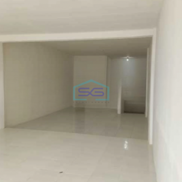 Disewakan Ruko Luas Bangunan 250 m² di Pinggir Jalan Raya Pangeran Jayakarta Jakarta Pusat-1