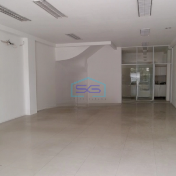 Disewakan Ruko di Kelapa Gading Jakarta Utara Luas Bangunan 300 m²-2