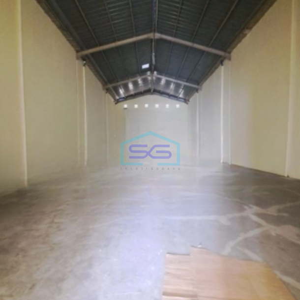 Disewakan Gudang Ada Kantor Luas Bangunan  300 m² di Cengkareng Jakarta Barat-4
