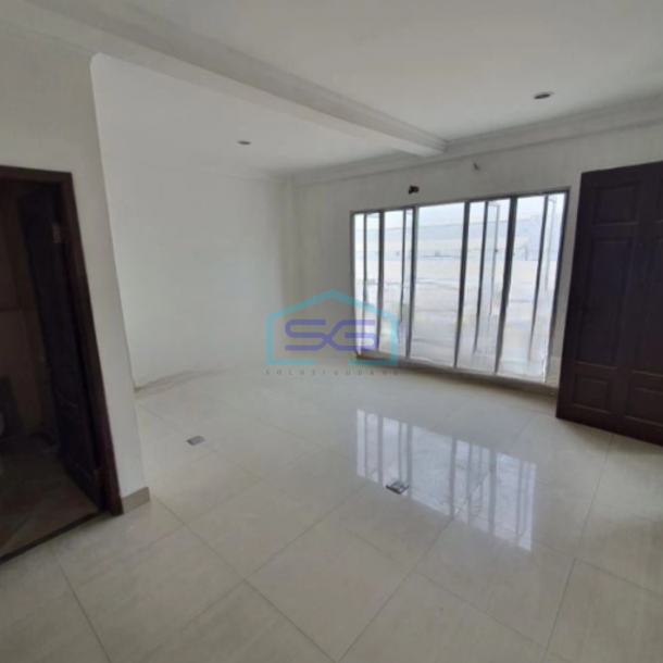 Disewakan Gudang Ada Kantor Luas Bangunan  300 m² di Cengkareng Jakarta Barat-3
