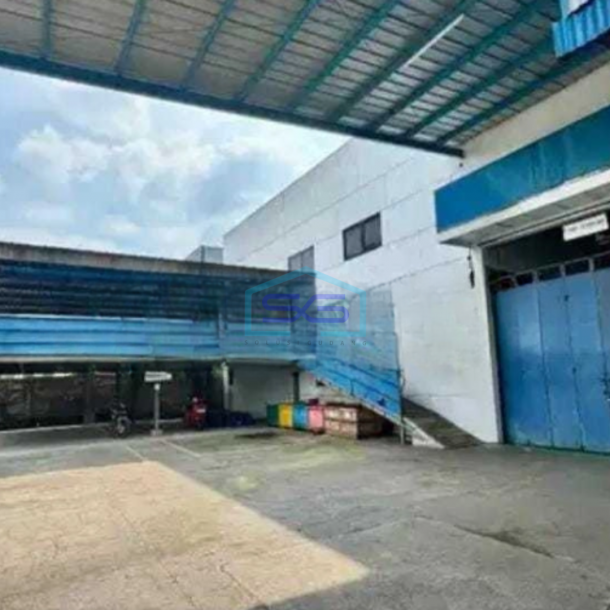 Disewakan Gudang Ada Loading Dock Luas Bangunan  2205 m² di Jababeka Bekasi-4