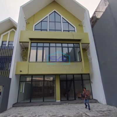 Dijual Ruko 3 Lantai Luas Bangunan  216 m² di Puri Indah Jakarta Barat-3