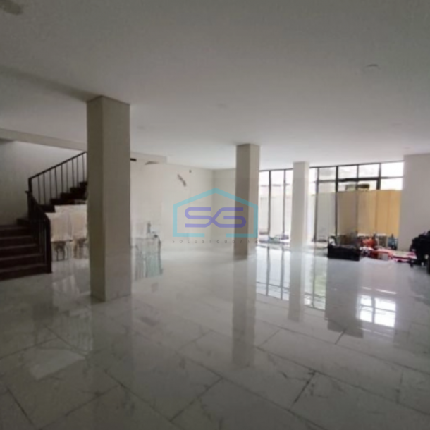 Dijual Ruko 3 Lantai Luas Bangunan  216 m² di Puri Indah Jakarta Barat-1