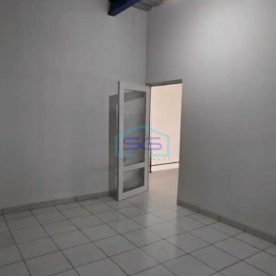 Dijual Gudang Luas Tanah  915 m² Lokasi di Kapuk Kamal Jakarta Barat