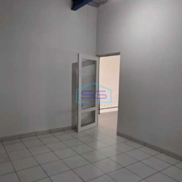 Dijual Gudang Luas Tanah  915 m² Lokasi di Kapuk Kamal Jakarta Barat-2