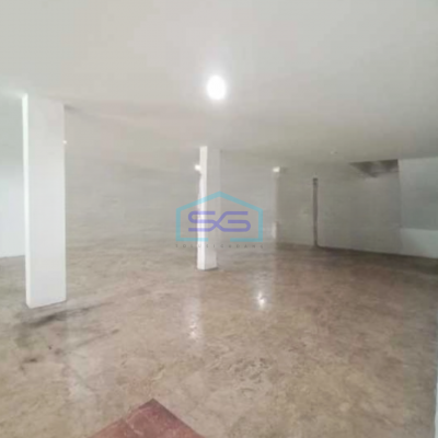 Disewakan Ruko 2 Lantai Luas Bangunan  400 m² di Kebon Jeeruk Jakarta Barat