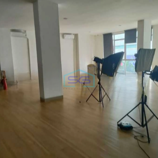 Disewakan Ruko Luas Bangunan  975 m² di Tanah Abang Jakarta Pusat-2