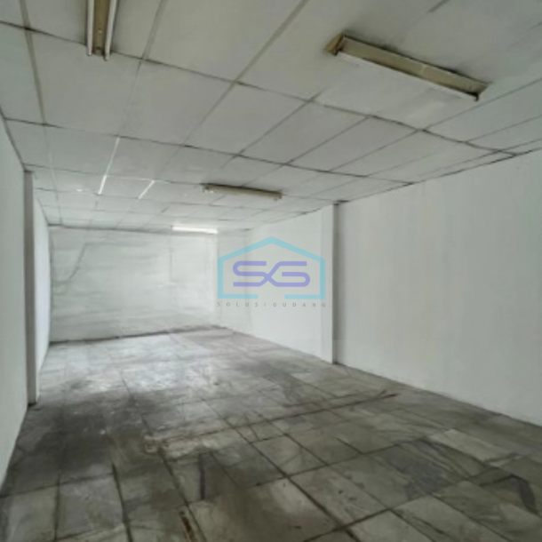 Disewakan Ruko Siap Pakai Luas Bangunan 300 m² di Pluit Jakarta Utara-3