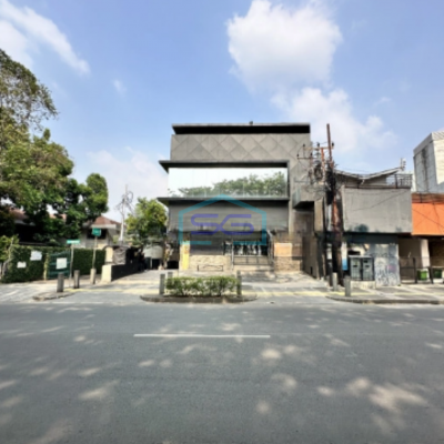 Disewakan Ruang Usaha Ex Bar Area Kemang Jakarta Selatan di Pinggir Jalan Raya LB 1800m2