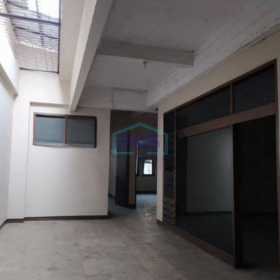 Disewakan Ruko 2 Lantai Luas Tanah 300 m² di Otista Bandung-2