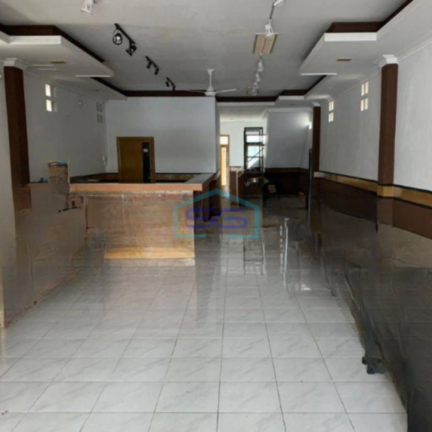 Disewakan Ruko 3 Lantai Luas Tanah  180 m²di Cihampelas Bandung-1