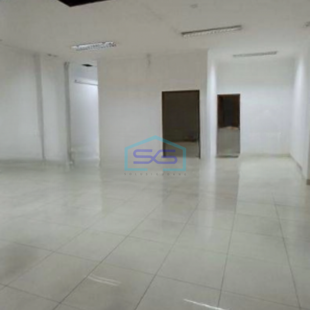 Disewakan Ruko Luas Tanah 300 m² Cocok Untuk Kantor di Surya Sumantri Bandung-1