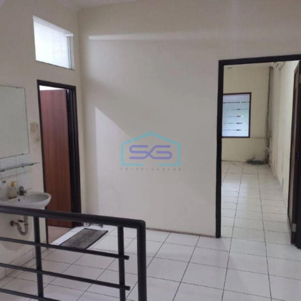 Disewakan Ruko Lokasi Strategis di Gatot Subroto Bandung Luas Tanah  100 m²-1