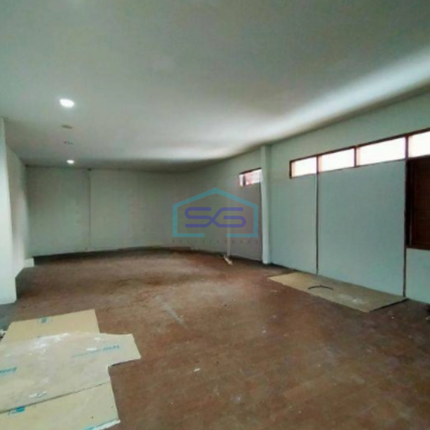 Disewakan Ruko 2 Lantai Luas Tanah  780 m² di Surya Sumantri Bandung-2