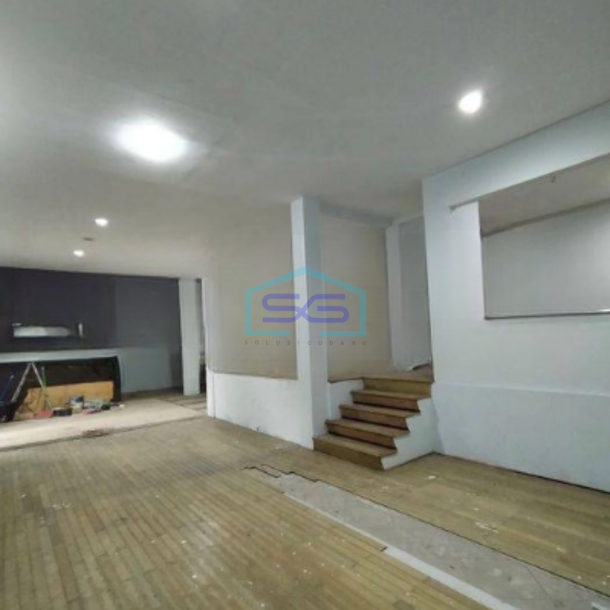 Disewakan Ruko 2 Lantai Luas Tanah  780 m² di Surya Sumantri Bandung-1