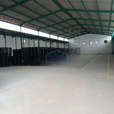 Disewakan Gudang Siap Pakai Luas Tanah 1700 m² di Holis Cigondewah Bandung-2