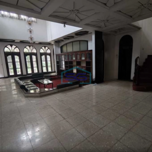 Disewakan Ruang Usaha Bagus Lokasi di Sutami Sentra Sari Bandung LB 400m2-2