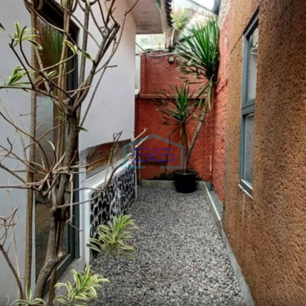 Disewakan Ruang Usaha Bagus dan Lokasi Ramai di Sayap Riau Bandung Luas 100m2-2