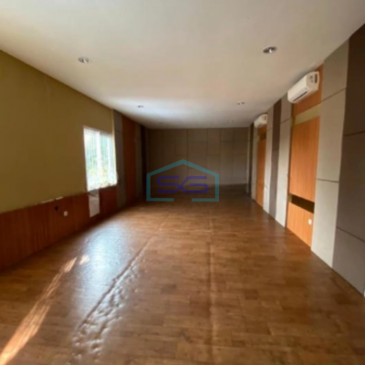 Disewakan Ruko Lokasi Bagus dan Strategis Mainroad Surya Sumantri Bandung LB 185m2