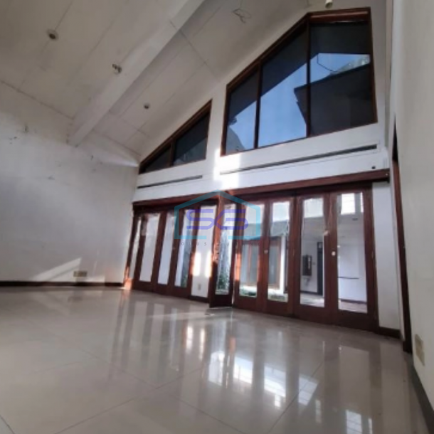 Disewakan Ruang Usaha Cocok untuk Kantor di Ciumbuleuit Bandung LB 200m2-1