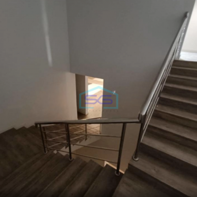 Disewakan Ruang Usaha 3 Lantai dan Luas di Mainroad Pasir Kaliki Bandung LB 2000m2