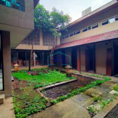 Dijual Ruang Usaha Sangat Bagus Lokasi Strategis di Surya Sumantri Bandung LT 780m2