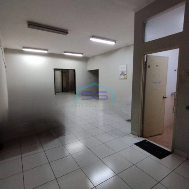 Disewakan Ruko Luas Tanah  235 m² di Gatot Subroto Pusat Kota Bandung-1