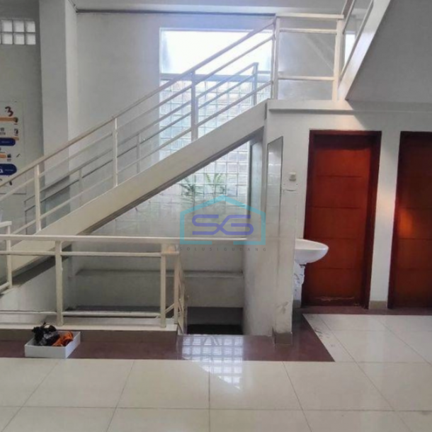 Disewakan Ruang Usaha Cocok Untuk Segala Bisnis Luas Bangunan  1000 m² di Geger Kalong Bandung-1