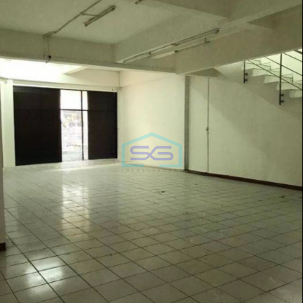 Dijual Ruang Usaha 3 Lantai di Gatot Subroto Luas Tanah  360 m²-2
