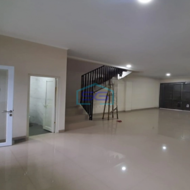 Dijual Ruko Luas Bangunan 170 m²  di Batununggal Bandung-2