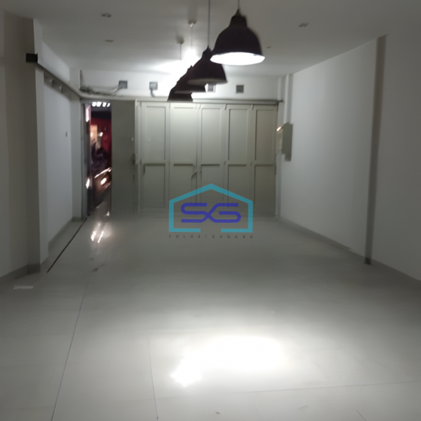 Disewakan Ruko 3 Lantai Luas Bangunan 180 m² di Bandung-1
