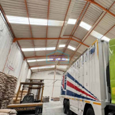 Dijual Gudang Luas Bangunan  986 m² Lokasi Bebas Banjir di Kapuk Kamal Jakarta Barat