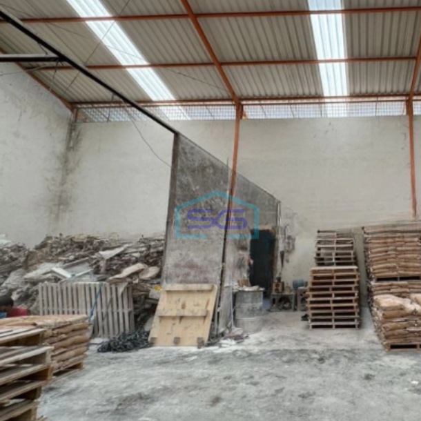 Dijual Gudang Luas Bangunan  986 m² Lokasi Bebas Banjir di Kapuk Kamal Jakarta Barat-1