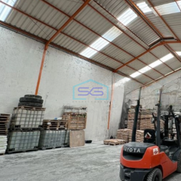 Dijual Gudang Luas Bangunan  986 m² Lokasi Bebas Banjir di Kapuk Kamal Jakarta Barat-2