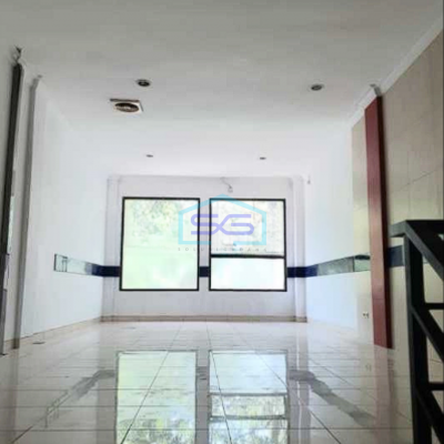 Disewakan Ruko Strategis 3 Lantai, di Sayap Riau Bandung Tengah Kota LB 120m2