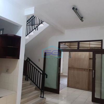 Disewakan Ruko 2 lantai Strategis Di Sayap Karapitan Bandung Kota LB 160m2