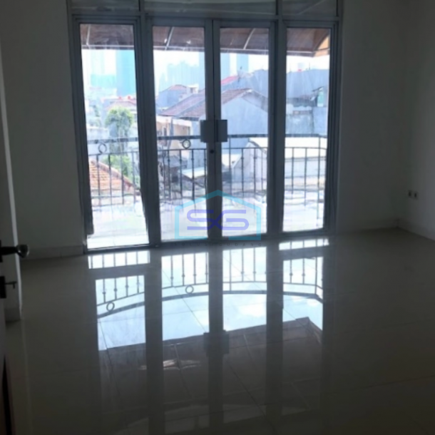 Dijual Ruko Lokasi Tidak Banjir Luas Bangunan  140 m² di Tomang Jakarta Barat-3