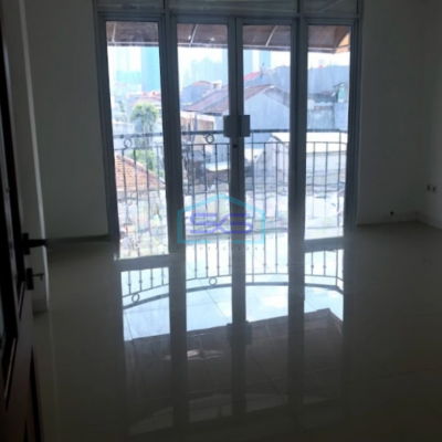 Dijual Gudang Luas Bangunan 140 m² Lokasi Tomang Jakarta Barat