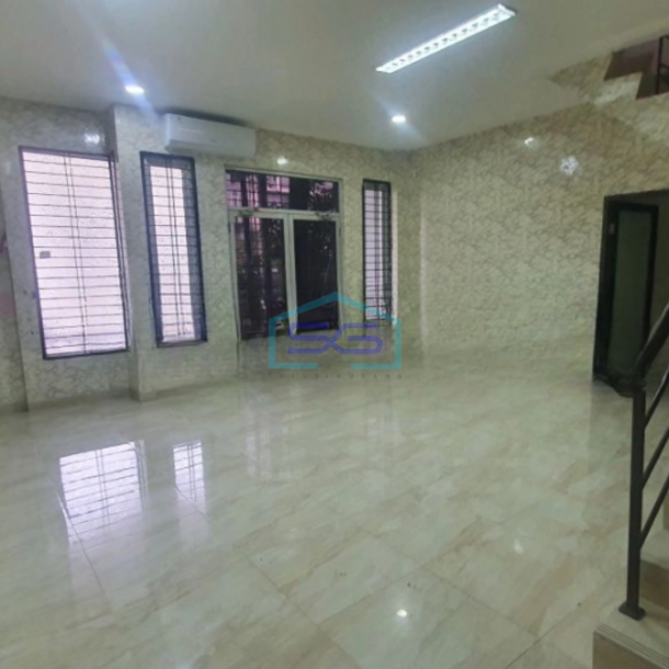 Dijual Gudang Ada Kantor dan Lift Barang Luas Bangunan  2500 m² di Cengkareng Jakarta Barat-1