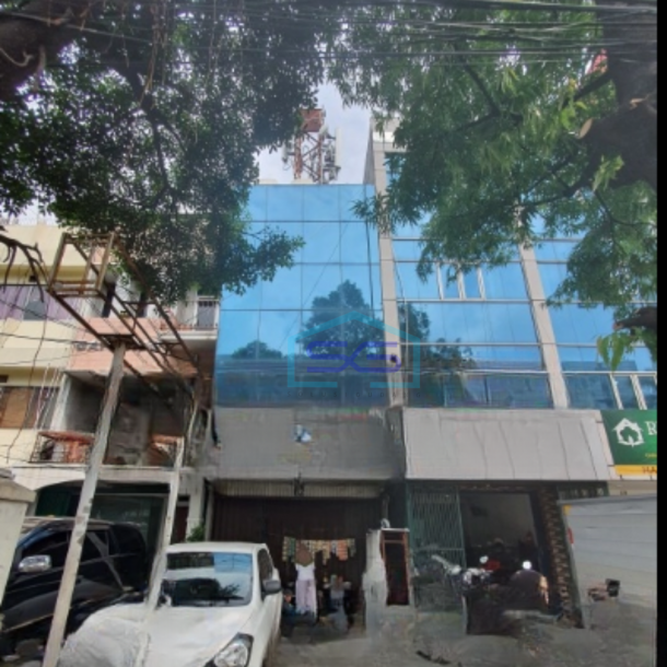 Disewakan Ruko Luas Bangunan  210 m² 3 Lantai di Tepi Jalan Raya Cideng Jakarta Pusat-3